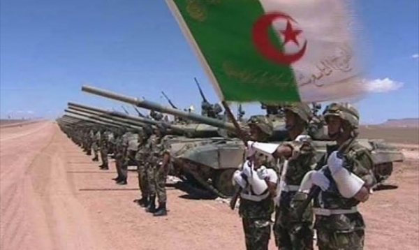 الجيش الجزائري يعتقل 3 ارهابيين جنوب العاصمة ويتحفظ على أسلحتهم