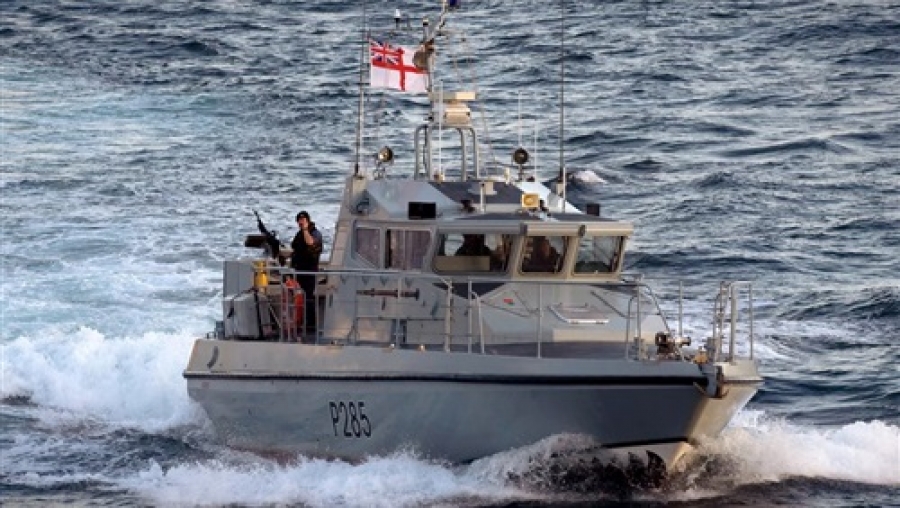 البحرية البريطانية تحذر سفينة إسبانية في جبل طارق بقنابل مضيئة