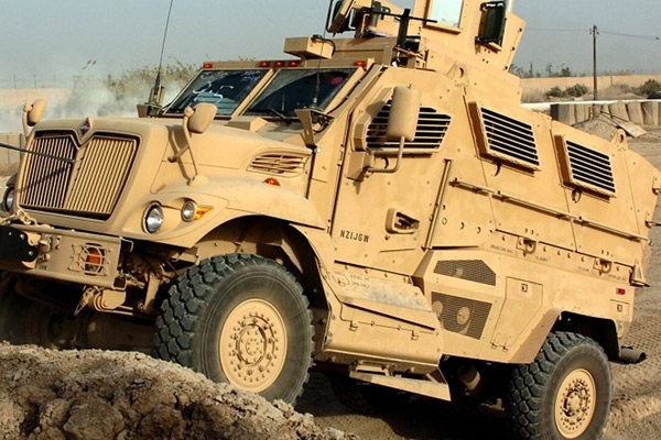 اضغط على الصورة لعرض أكبر. 

الإسم:	NAV582_MaxxPro_Base_action.jpg 
مشاهدات:	470 
الحجم:	209.2 كيلوبايت 
الهوية:	492929