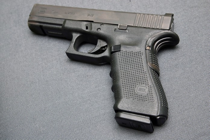 اضغط على الصورة لعرض أكبر. 

الإسم:	Glock-17-Gen-4-696x464.jpg 
مشاهدات:	44448 
الحجم:	283.3 كيلوبايت 
الهوية:	493362