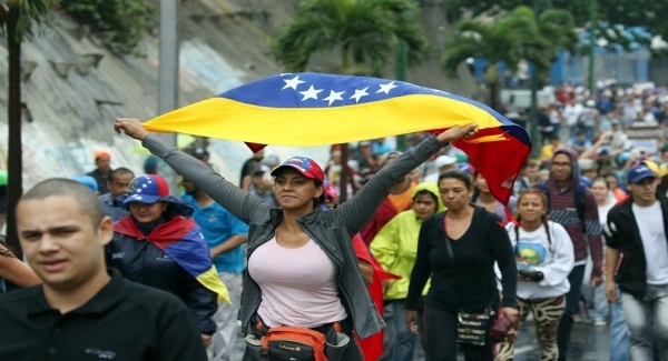 غوايدو او الفوضى .. فنزويلا تنتظر الجنرال