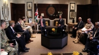 ملك الأردن يبحث الحرب على الإرهاب مع قائد القيادة المركزية الأمريكية