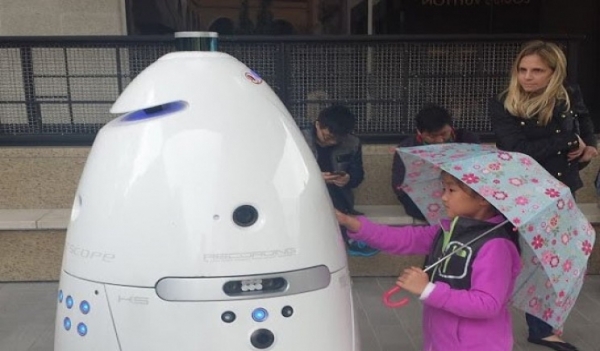 الصين تطور روبوتاً لصعق المتظاهرين