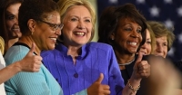 هيلاري كلينتون تفوز في الانتخابات التمهيدية في بورتوريكو