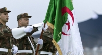 الجيش الجزائري يكتشف مخبأ للأسلحة قرب الحدود مع ليبيا