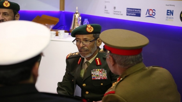 رئيس هيئة الأركان البحريني يطلع زميله الاماراتي على تحضيرات معرض ومؤتمر الدفاع في البحرين